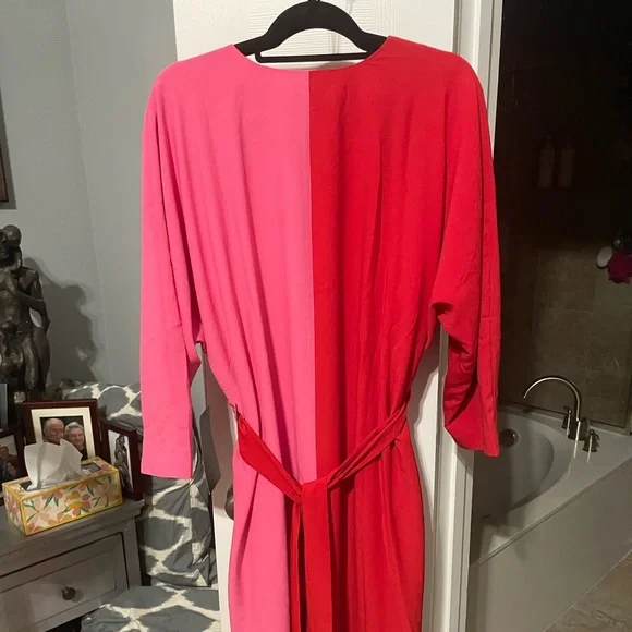 Gorgeous Tuckernuck Scarlet and Hot Pink Madame G Caftan L - Picture 6 of 9